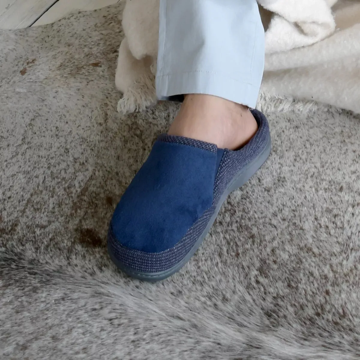 New Men's isotoner Microterry and Waffle Travis Hoodback Slippers, Sz M 8-9